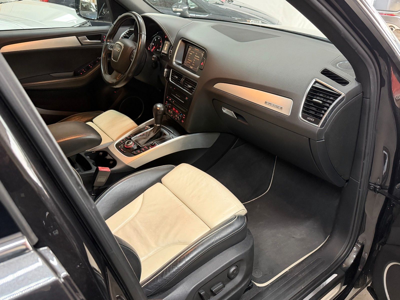 Audi Q5 GREY Ansicht 12