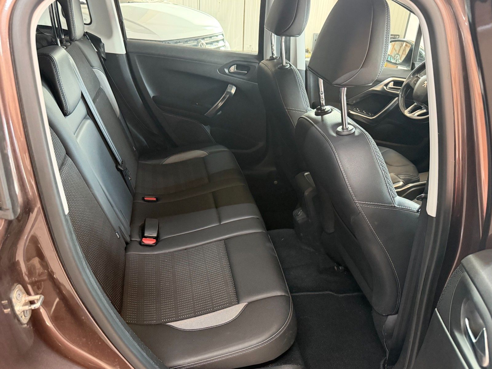 Peugeot 2008 BROWN Ansicht 11