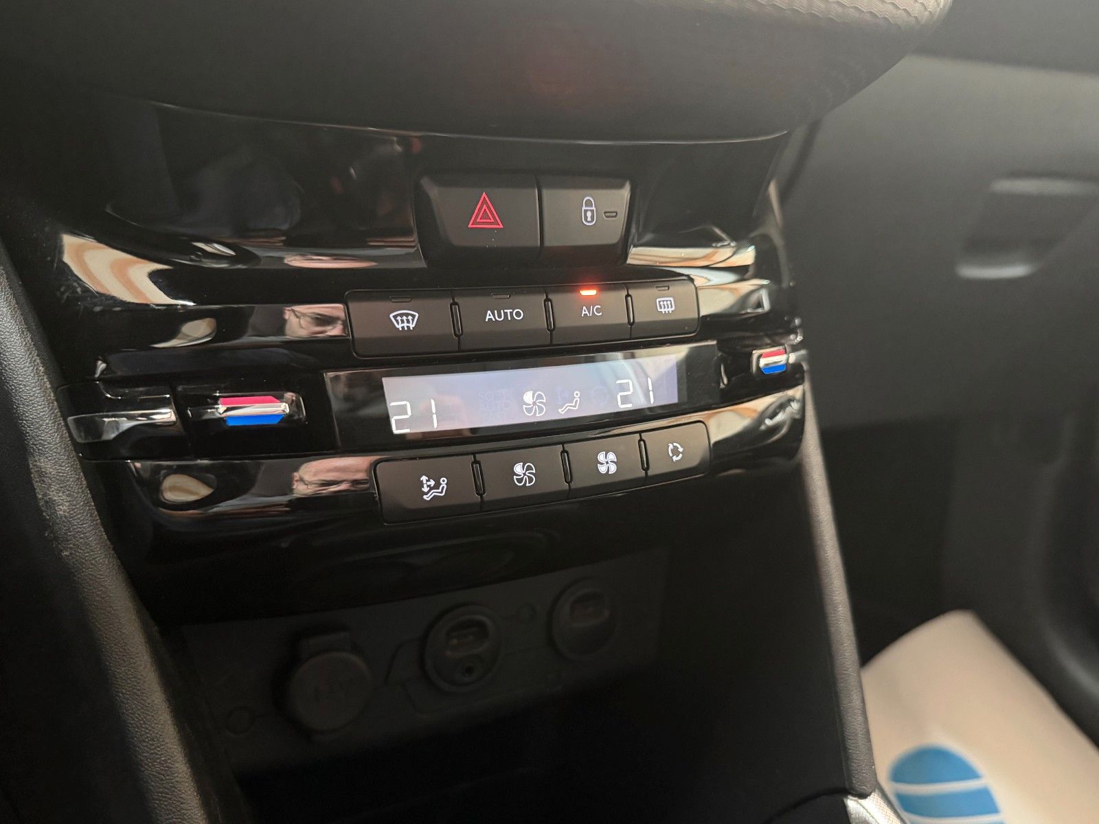 Peugeot 2008 BROWN Ansicht 19