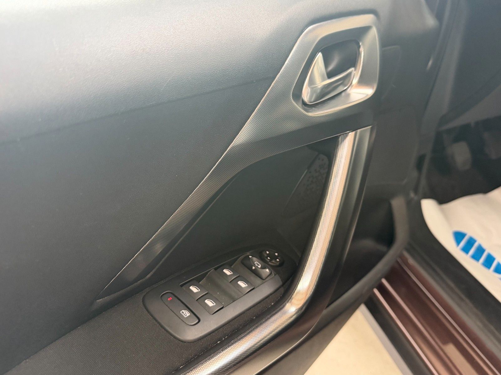 Peugeot 2008 BROWN Ansicht 17