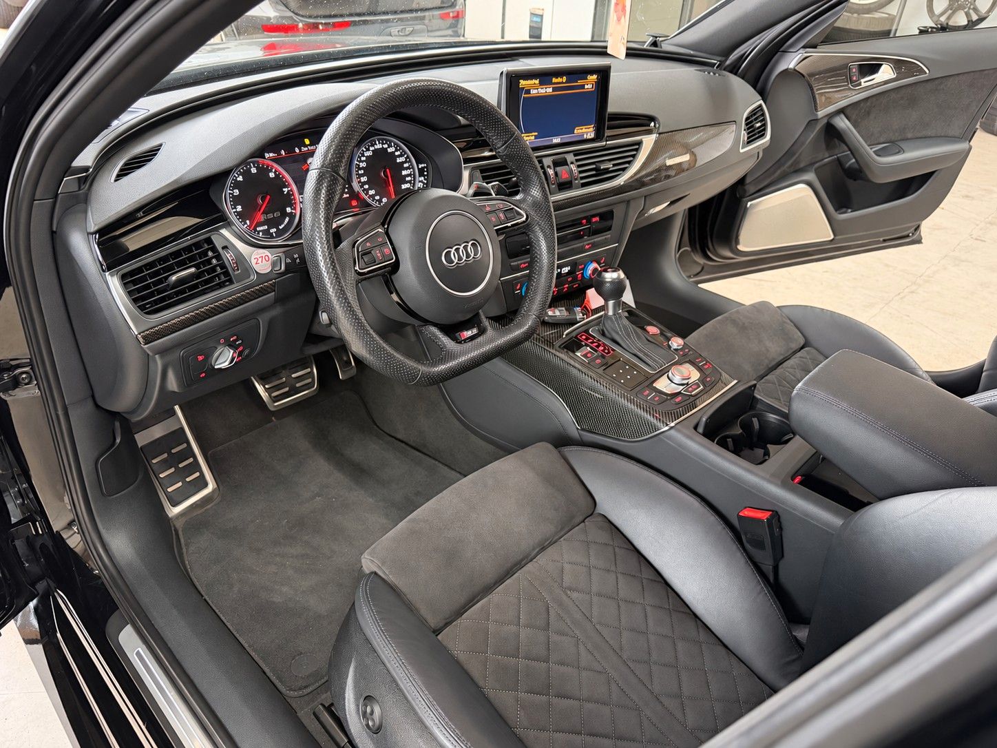Audi RS6 BLACK Ansicht 9